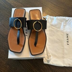New FRAME Le Brentwood Leather Sandal T Strap “Flip Flop” Size 38